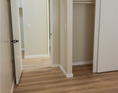 1219 N Edwards Street - Photo Thumbnail 20