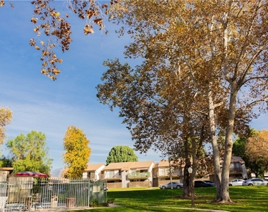 1219 N Edwards Street - Photo Thumbnail 45