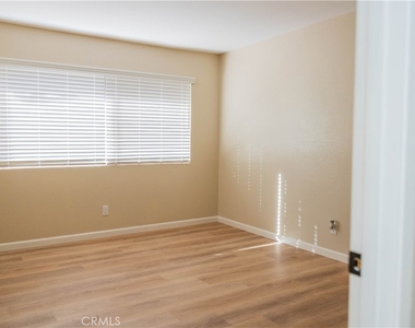 1219 N Edwards Street - Photo Thumbnail 28