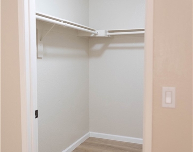 1219 N Edwards Street - Photo Thumbnail 30