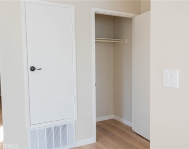 1219 N Edwards Street - Photo Thumbnail 36