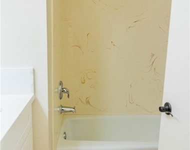 1219 N Edwards Street - Photo Thumbnail 25