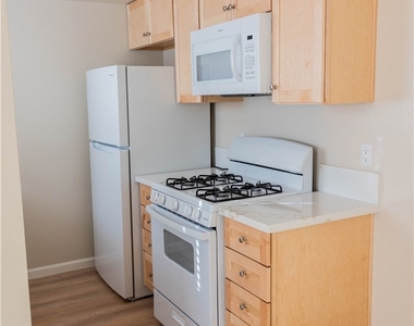 1219 N Edwards Street - Photo Thumbnail 10
