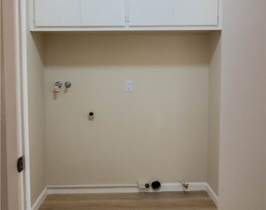 1219 N Edwards Street - Photo Thumbnail 17