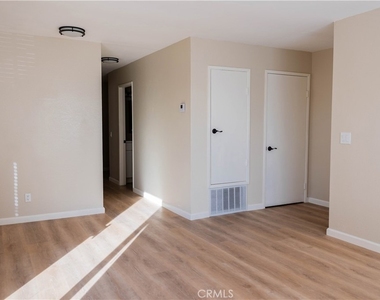 1219 N Edwards Street - Photo Thumbnail 13