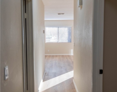 1219 N Edwards Street - Photo Thumbnail 15