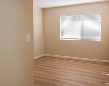 1219 N Edwards Street - Photo Thumbnail 19