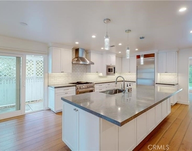 3119 Mesa Verde Drive - Photo Thumbnail 9