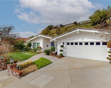 3119 Mesa Verde Drive - Photo Thumbnail 2