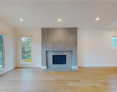 3119 Mesa Verde Drive - Photo Thumbnail 5