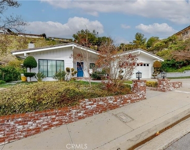 3119 Mesa Verde Drive - Photo Thumbnail 1