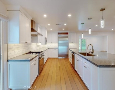 3119 Mesa Verde Drive - Photo Thumbnail 12