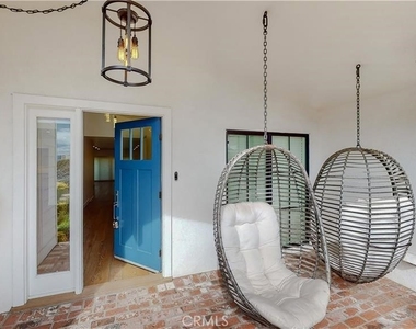 3119 Mesa Verde Drive - Photo Thumbnail 4