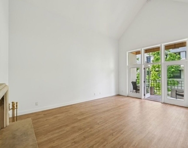 10351 Wilshire Boulevard - Photo Thumbnail 9