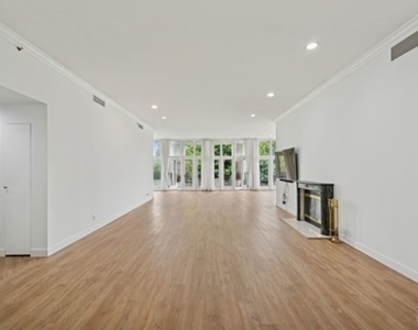 10351 Wilshire Boulevard - Photo Thumbnail 7
