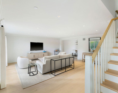 9563 Charleville Boulevard - Photo Thumbnail 14