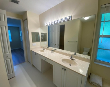 4456 Regal Court - Photo Thumbnail 13
