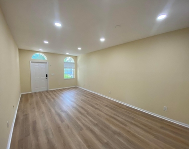 4456 Regal Court - Photo Thumbnail 7