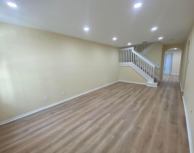 4456 Regal Court - Photo Thumbnail 6
