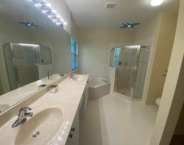 4456 Regal Court - Photo Thumbnail 12
