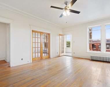 5126 S Greenwood Avenue - Photo Thumbnail 1