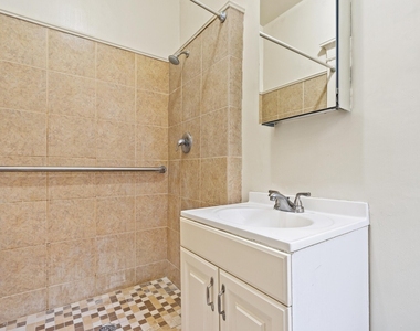 5126 S Greenwood Avenue - Photo Thumbnail 10