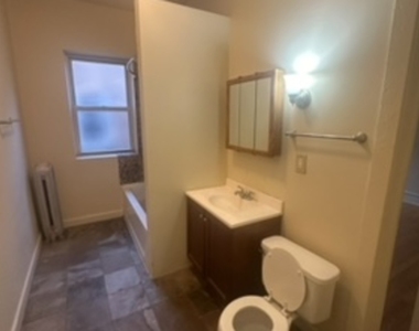 5126 S Greenwood Avenue - Photo Thumbnail 4