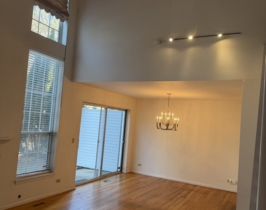 114 Woodbury Lane - Photo Thumbnail 4