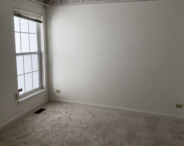 114 Woodbury Lane - Photo Thumbnail 9