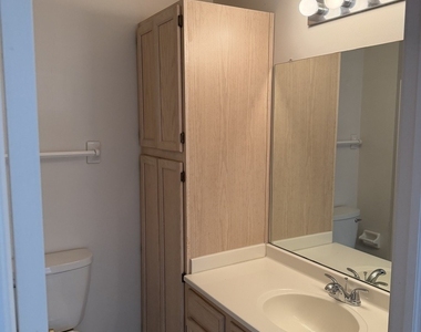 114 Woodbury Lane - Photo Thumbnail 8
