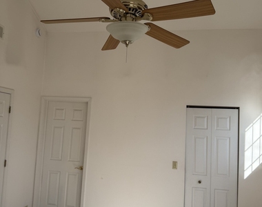 114 Woodbury Lane - Photo Thumbnail 10