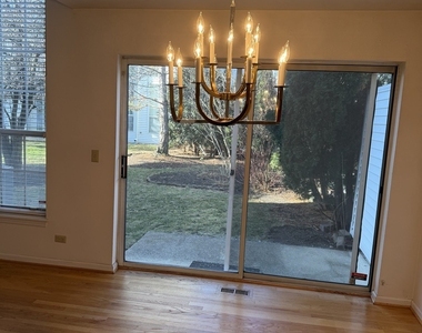 114 Woodbury Lane - Photo Thumbnail 5