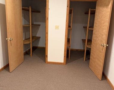 114 Woodbury Lane - Photo Thumbnail 15