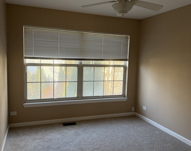 114 Woodbury Lane - Photo Thumbnail 7