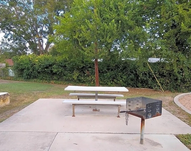 1001 Pecan Valley Dr - Photo Thumbnail 5