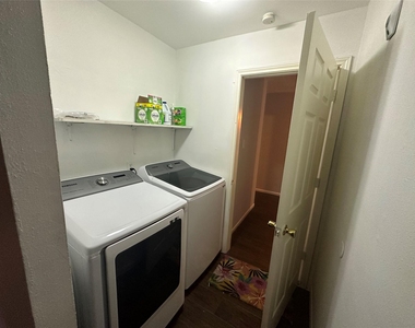 9939 Valley Park Drive - Photo Thumbnail 12