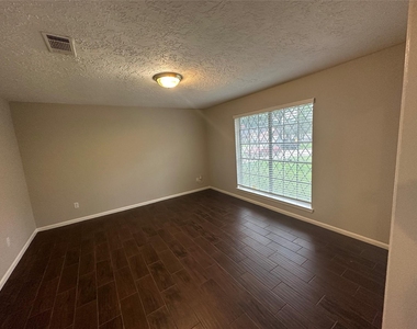 9939 Valley Park Drive - Photo Thumbnail 2