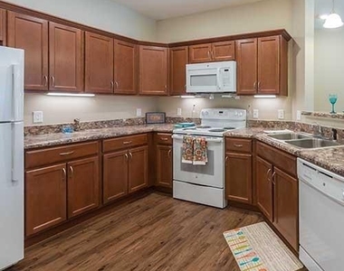 809 E Briggs Dr - Photo Thumbnail 2