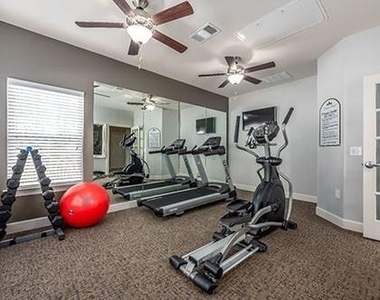 809 E Briggs Dr - Photo Thumbnail 6