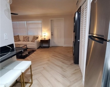 975 9th Avenue S - Photo Thumbnail 4