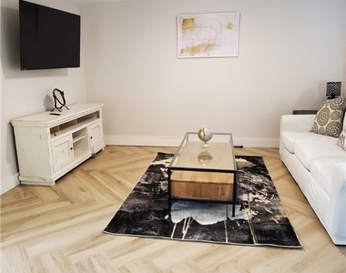 975 9th Avenue S - Photo Thumbnail 2