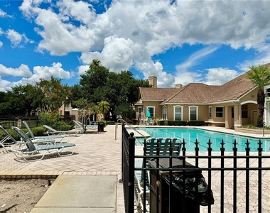 10538 Villa View Circle - Photo Thumbnail 13