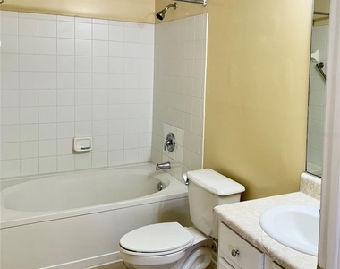 10538 Villa View Circle - Photo Thumbnail 11