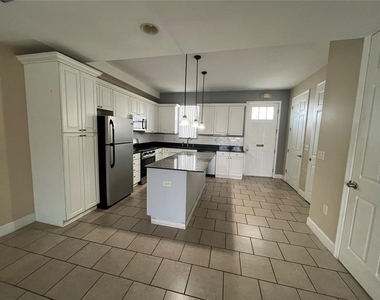 2013 Grand Oak Drive - Photo Thumbnail 2