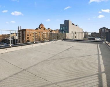 379 Hawthorne Street - Photo Thumbnail 10