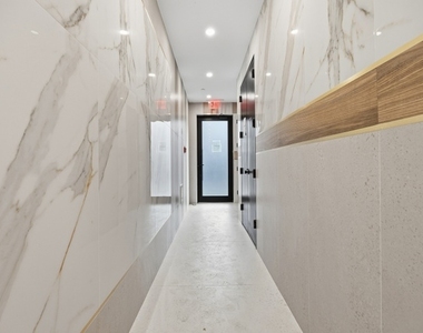 379 Hawthorne Street - Photo Thumbnail 9