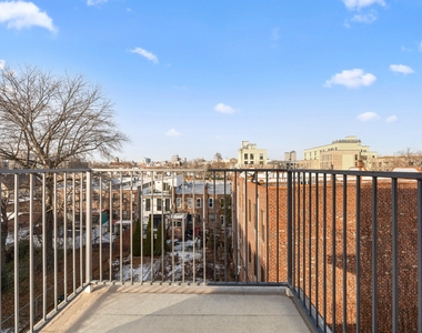 379 Hawthorne Street - Photo Thumbnail 3