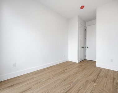 379 Hawthorne Street - Photo Thumbnail 5