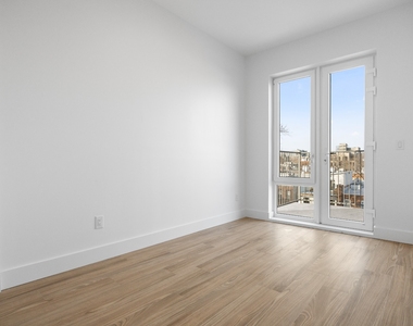 379 Hawthorne Street - Photo Thumbnail 2
