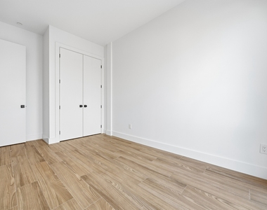 379 Hawthorne Street - Photo Thumbnail 7